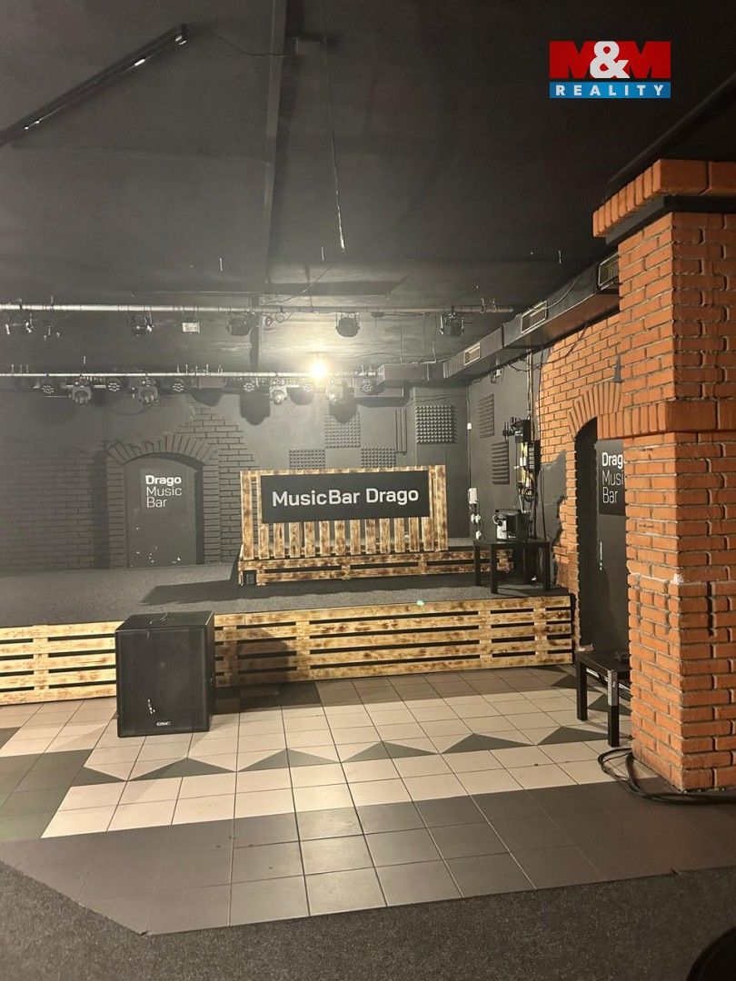 Pronájem komerčního prostoru 582 m² - foto 11