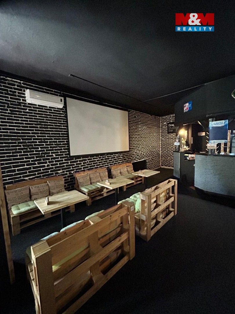 Pronájem komerčního prostoru 582 m² - foto 12