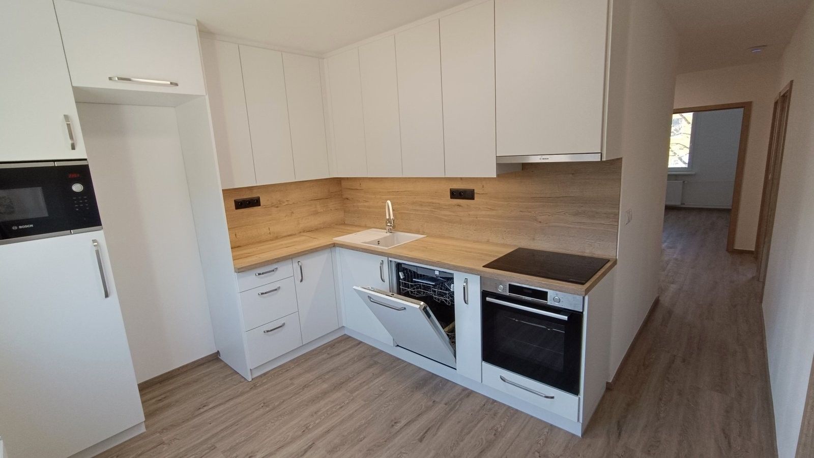 Pronájem bytu 3+1 74 m² - foto 1