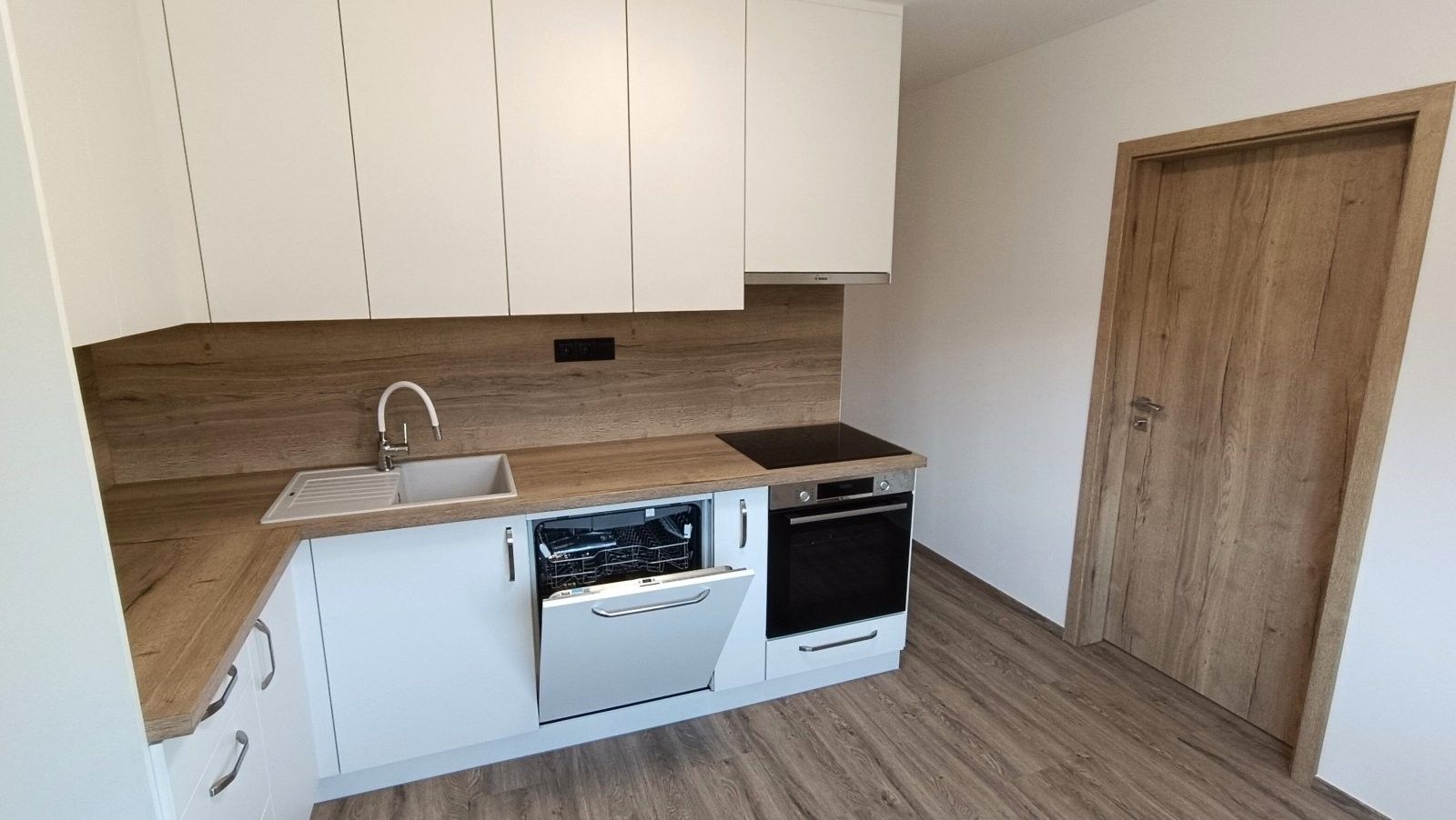 Pronájem bytu 3+1 74 m² - foto 3