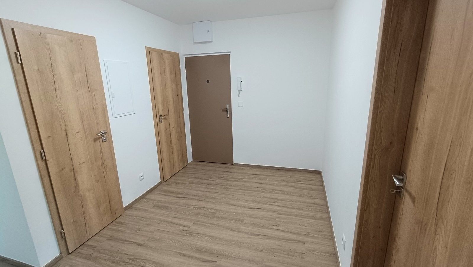 Pronájem bytu 3+1 74 m² - foto 12