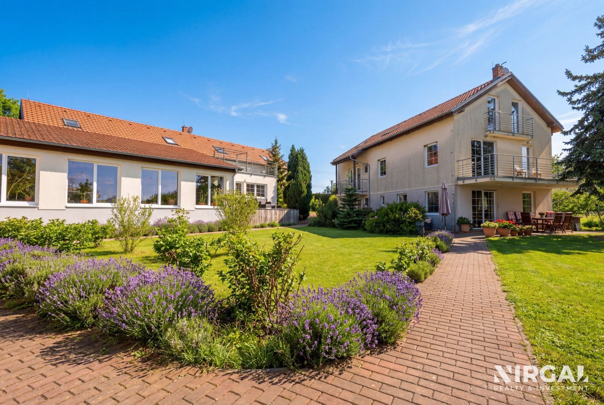 Prodej nemovitosti 952 m² - foto 1