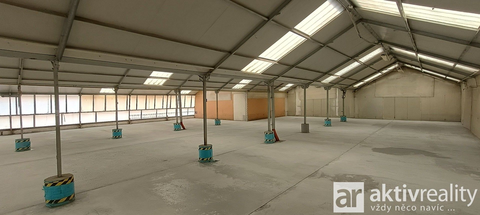 Pronájem komerčního prostoru 726 m² - foto 7