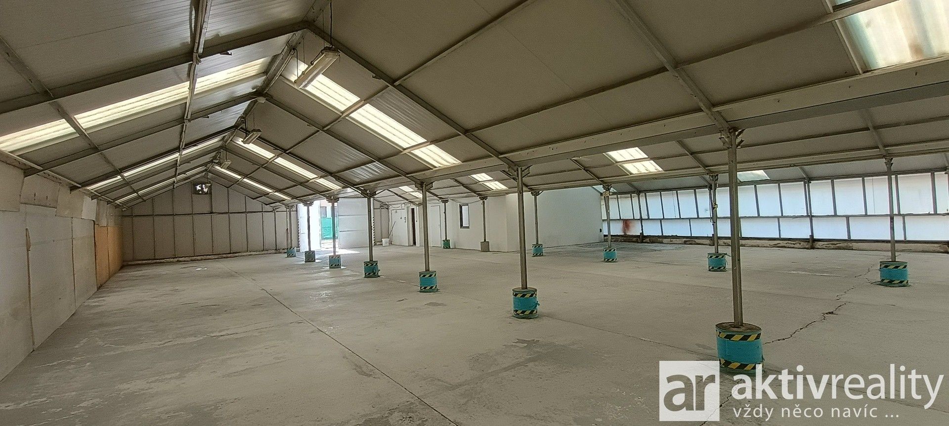 Pronájem komerčního prostoru 726 m² - foto 8
