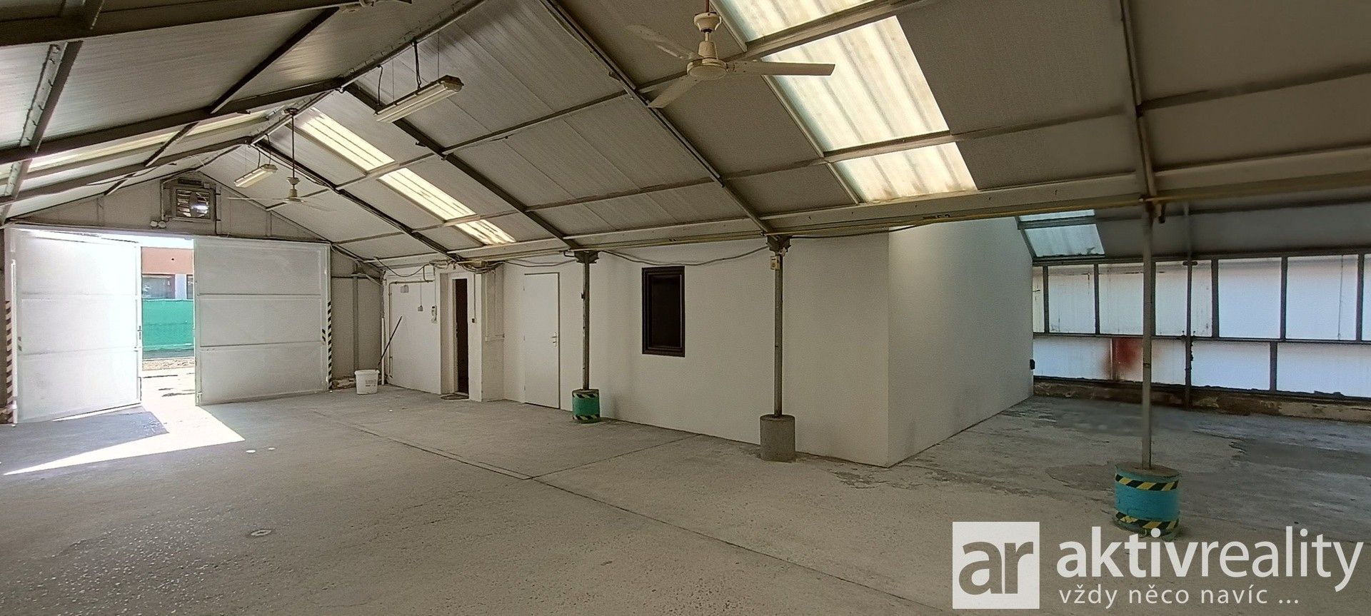 Pronájem komerčního prostoru 726 m² - foto 9