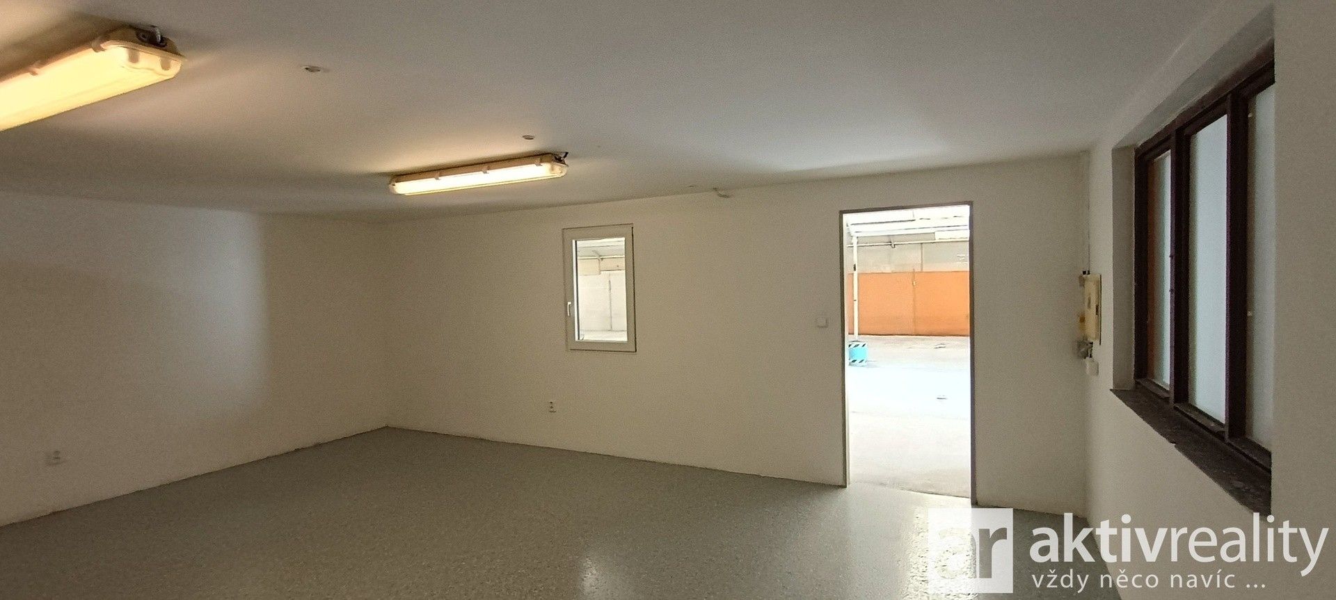 Pronájem komerčního prostoru 726 m² - foto 10