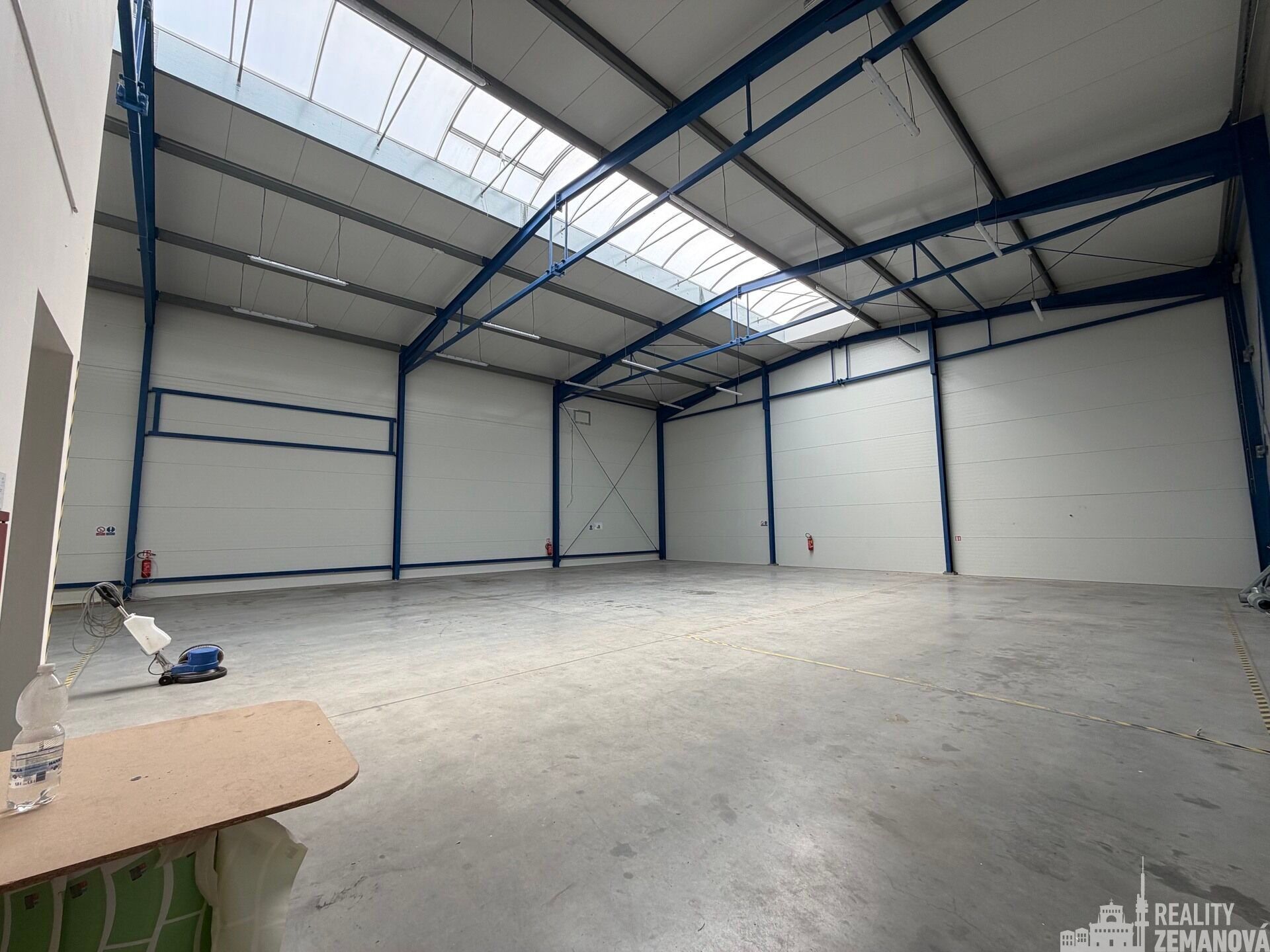 Pronájem komerčního prostoru 468 m² - foto 1