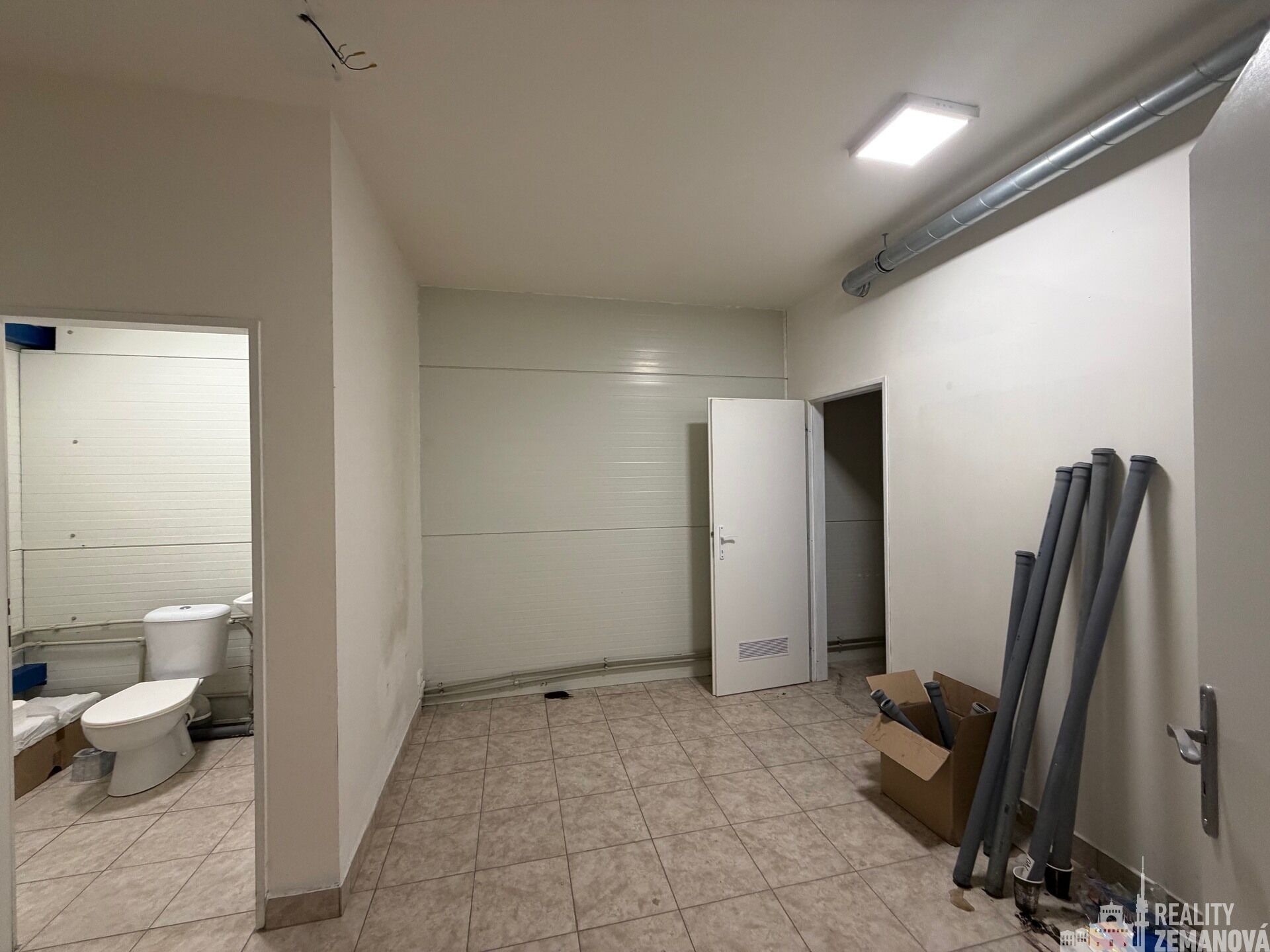 Pronájem komerčního prostoru 468 m² - foto 10