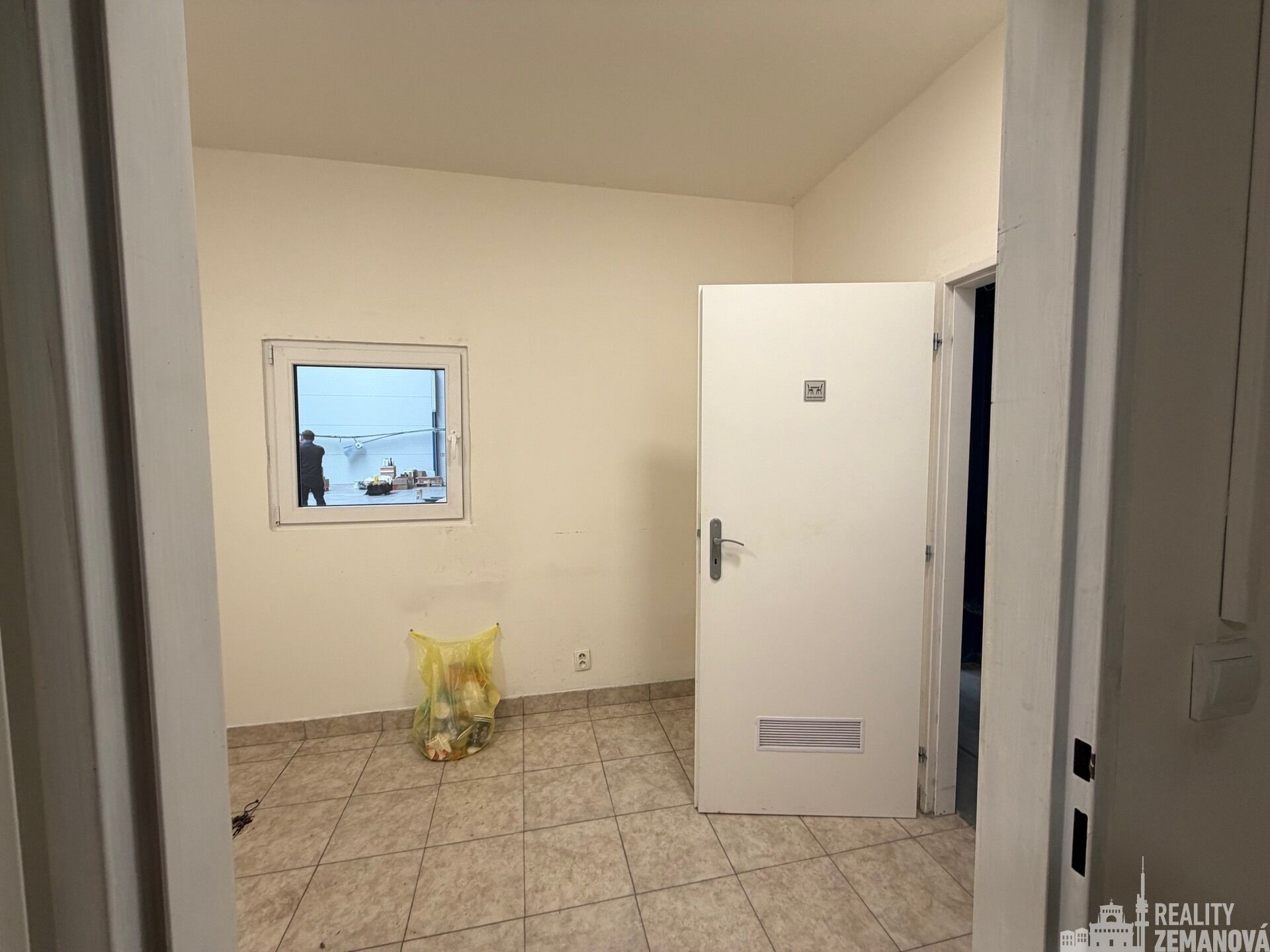 Pronájem komerčního prostoru 468 m² - foto 11