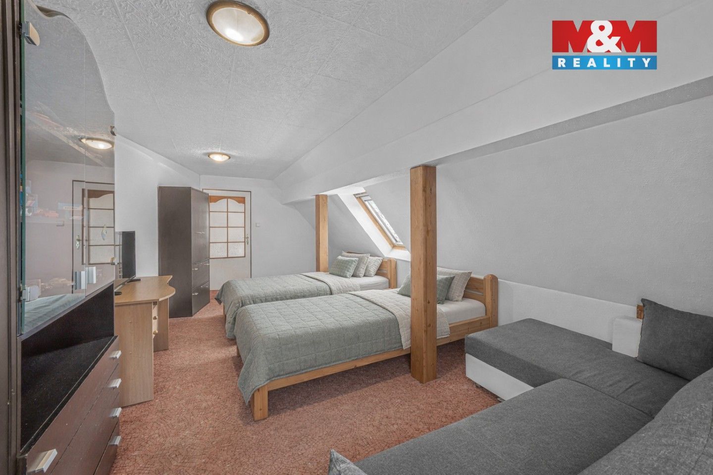 Prodej komerčního prostoru 209 m² - foto 2