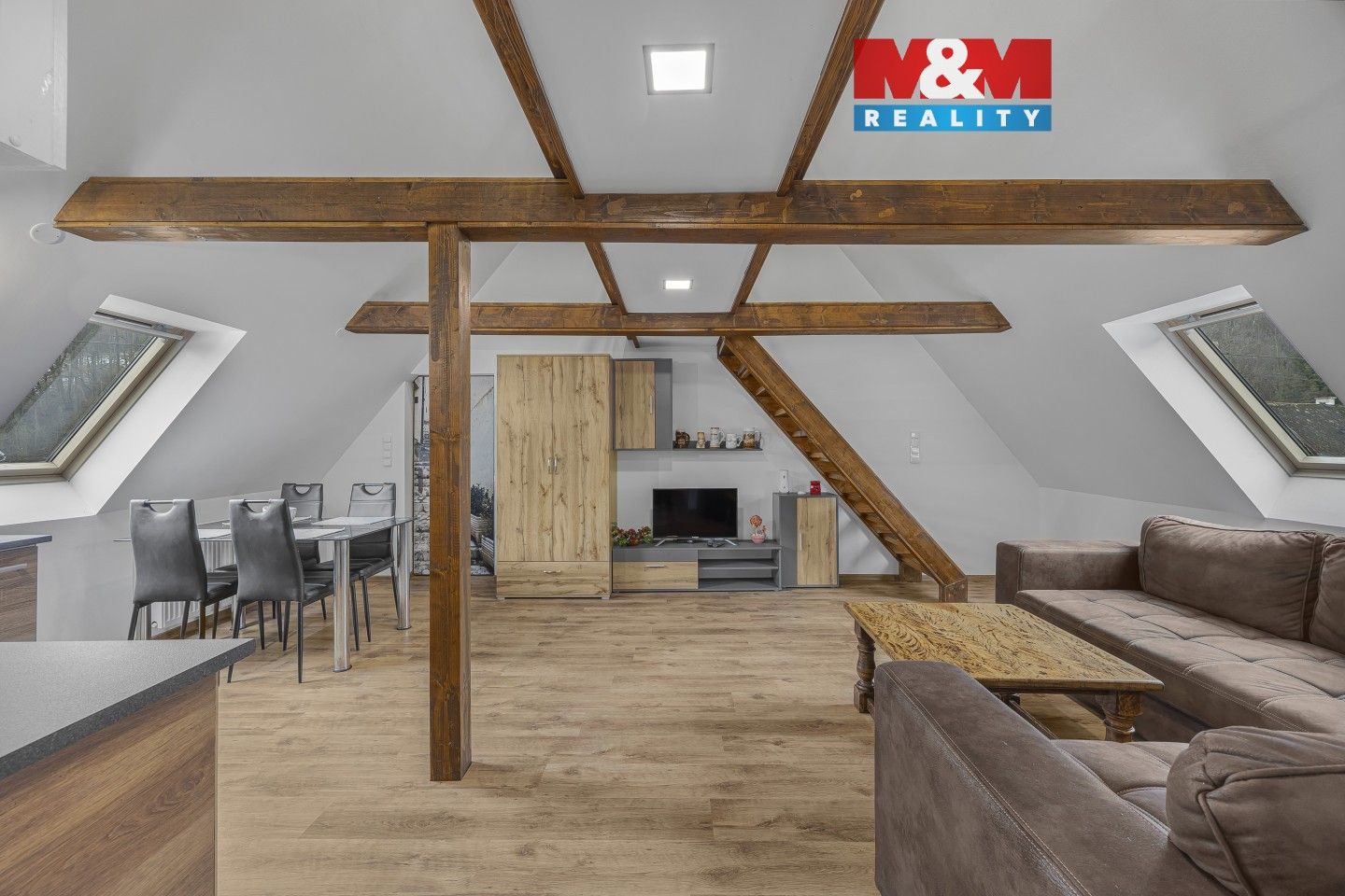 Prodej komerčního prostoru 209 m² - foto 1