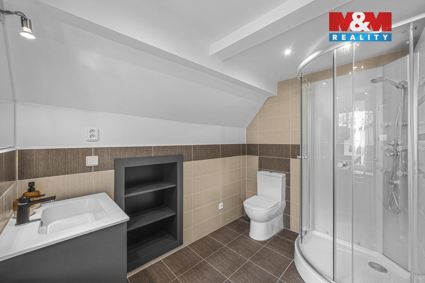 Prodej komerčního prostoru 209 m² - foto 36