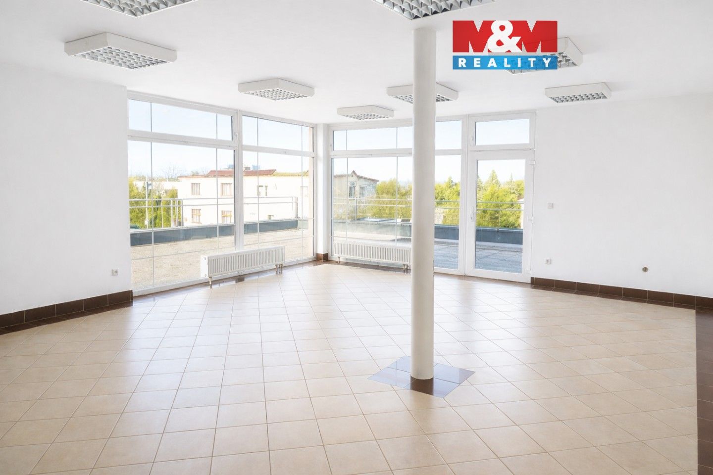 Pronájem komerčního prostoru 57 m² - foto 1