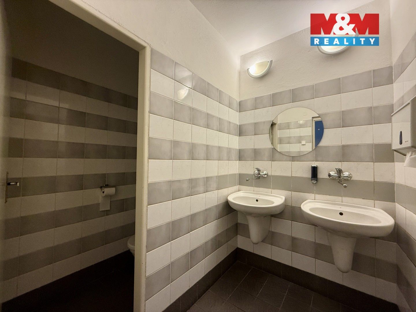 Pronájem komerčního prostoru 275 m² - foto 11