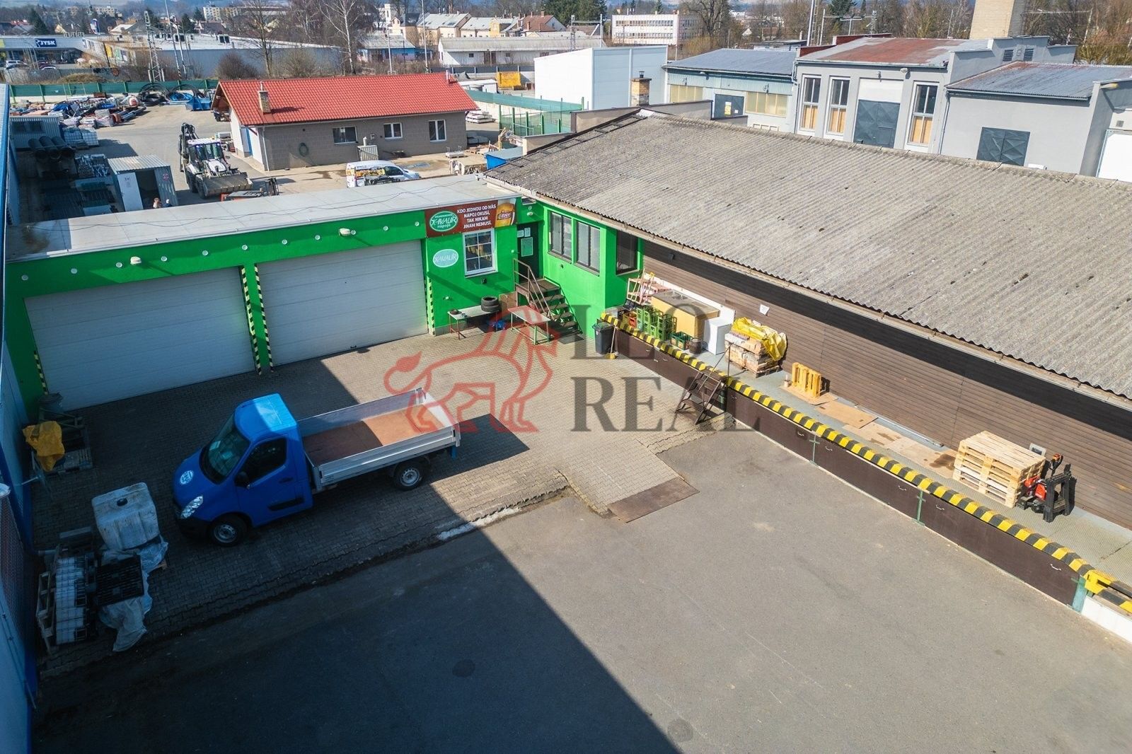 Prodej komerčního prostoru 444 m² - foto 1