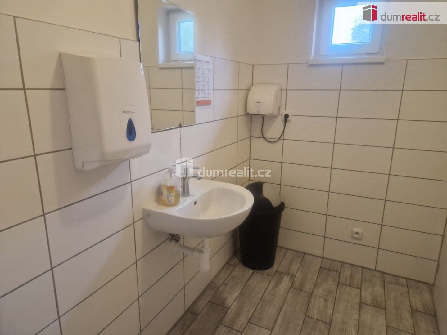 Prodej komerčního prostoru 230 m² - foto 25