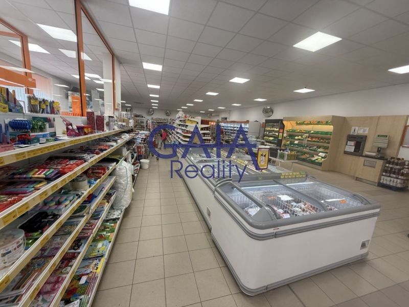 Prodej komerčního prostoru 600 m² - foto 2