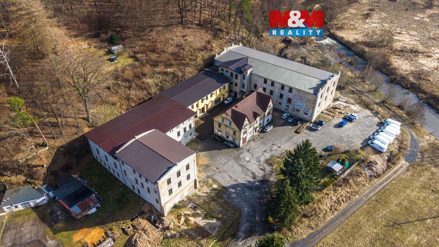 Pronájem komerčního prostoru 884 m² - foto 1