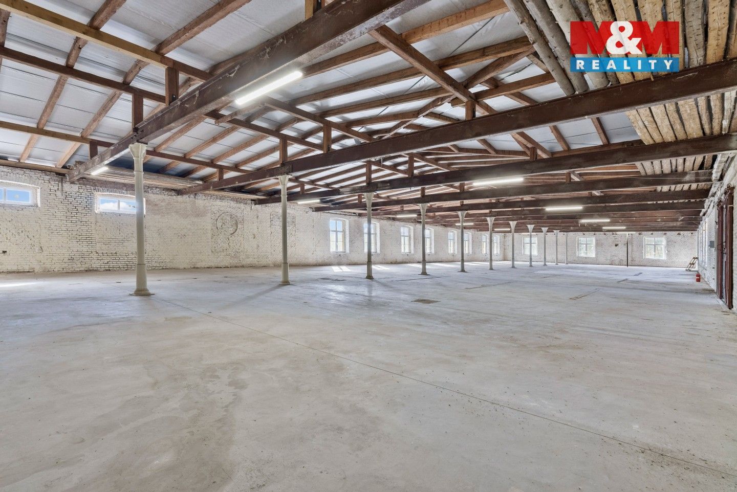 Pronájem komerčního prostoru 884 m² - foto 2