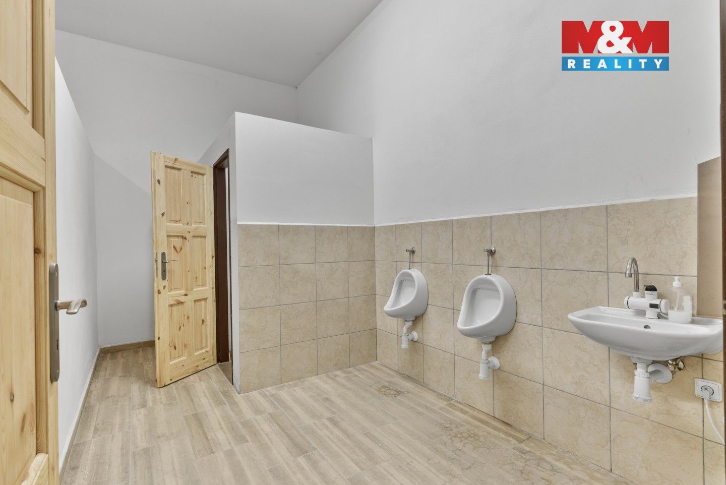 Pronájem komerčního prostoru 884 m² - foto 12