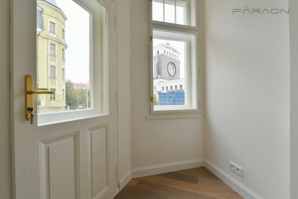 Pronájem bytu 4+kk 118 m² - foto 15