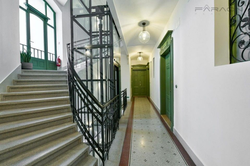 Pronájem bytu 4+kk 118 m² - foto 19