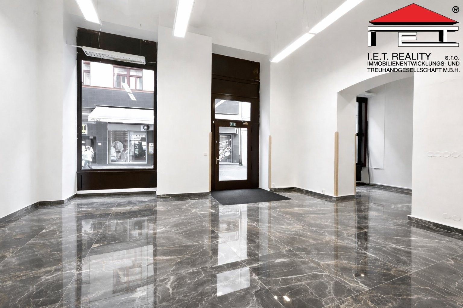 Pronájem komerčního prostoru 106 m² - foto 1