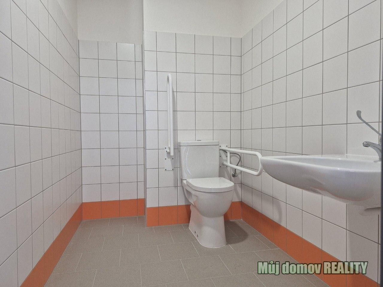Pronájem komerčního prostoru 550 m² - foto 2