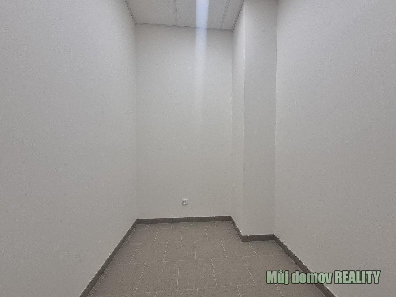 Pronájem komerčního prostoru 550 m² - foto 9