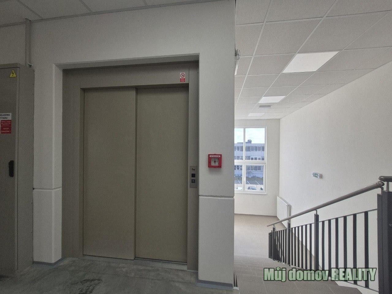 Pronájem komerčního prostoru 550 m² - foto 16