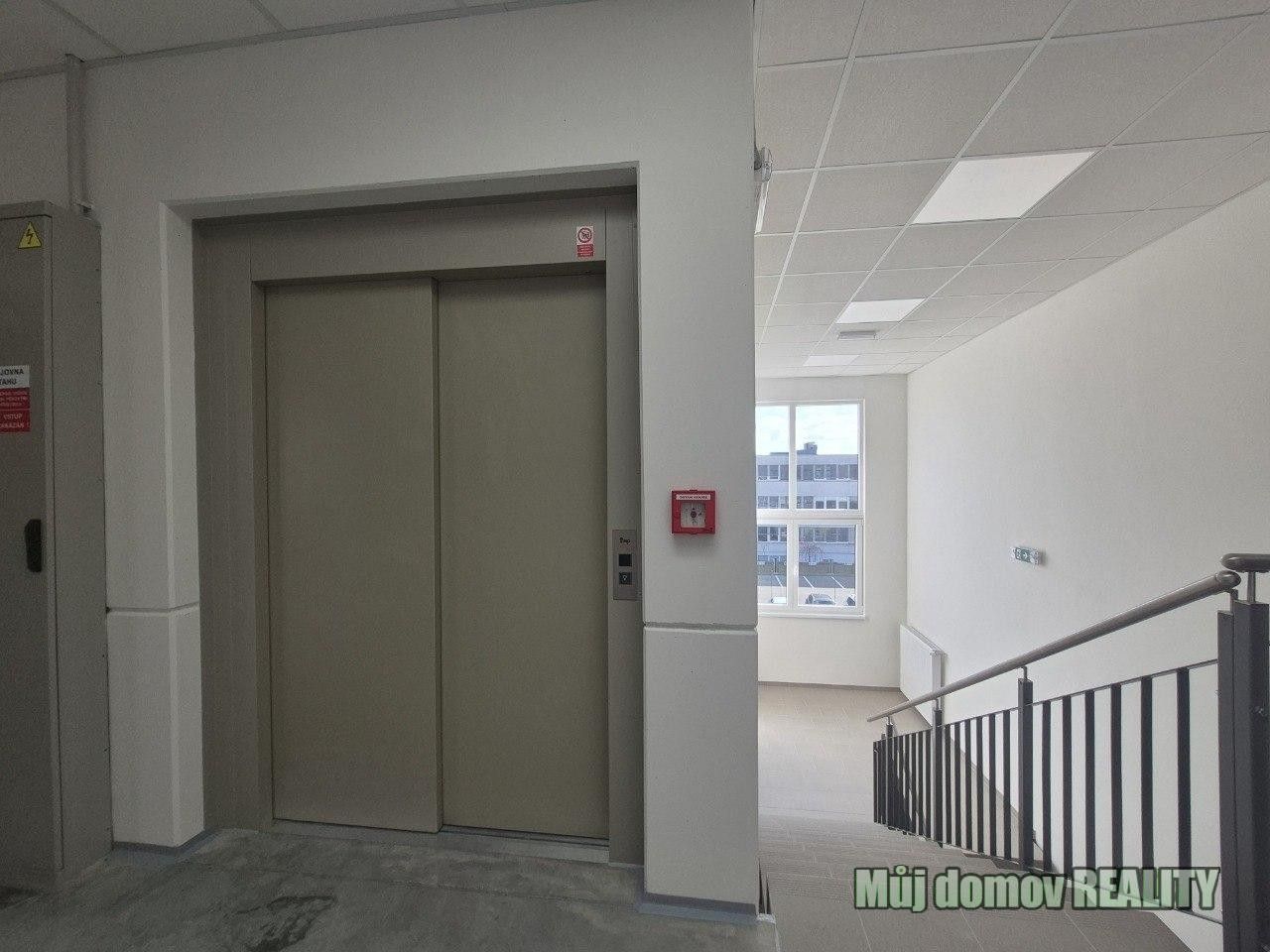 Pronájem komerčního prostoru 550 m² - foto 17