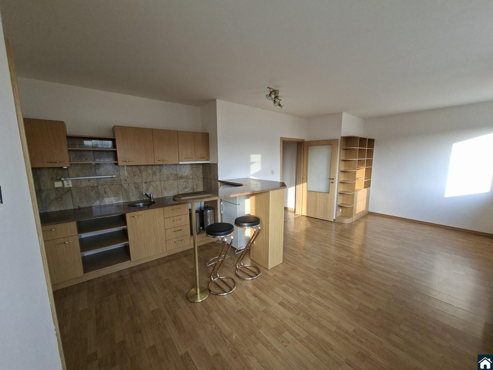 Pronájem bytu 1+kk 33 m² - foto 1