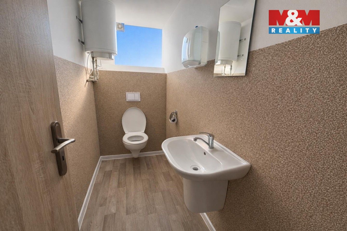 Pronájem komerčního prostoru 660 m² - foto 6
