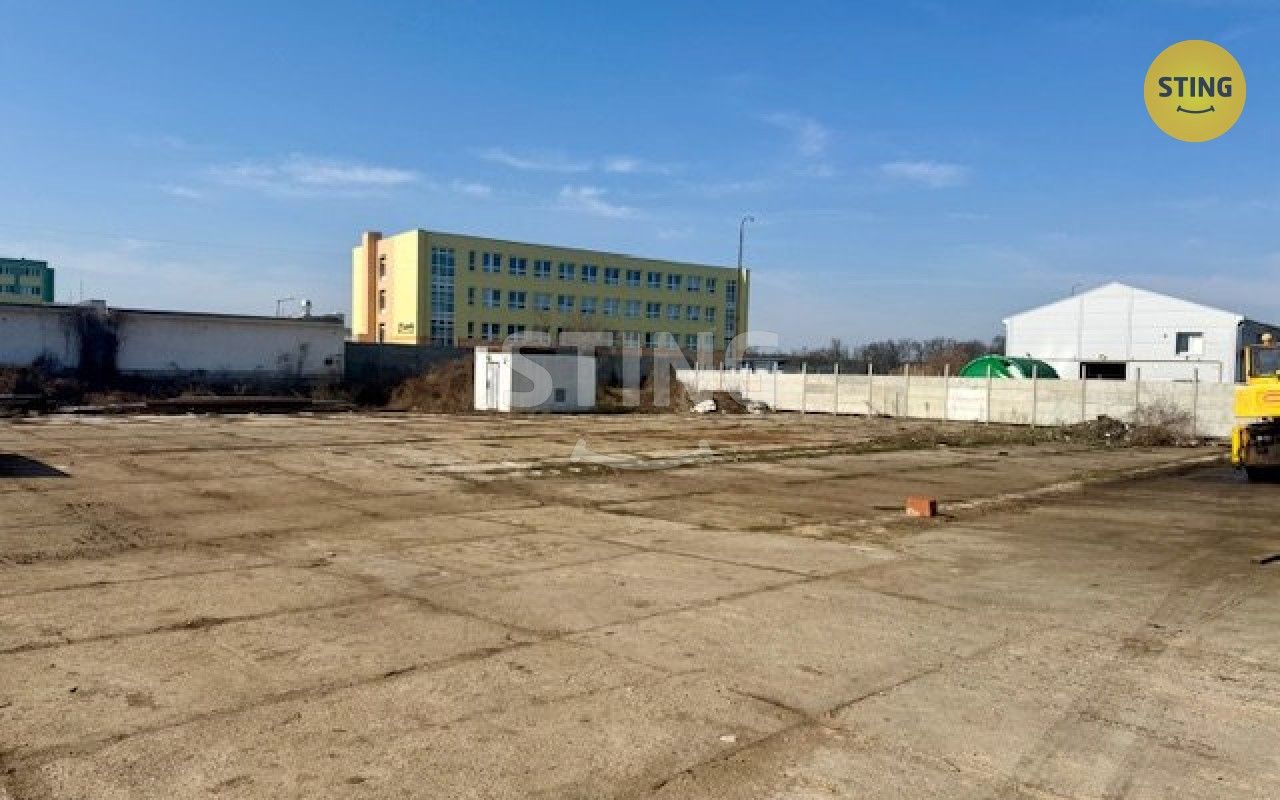 Pronájem komerčního prostoru 330 m² - foto 8