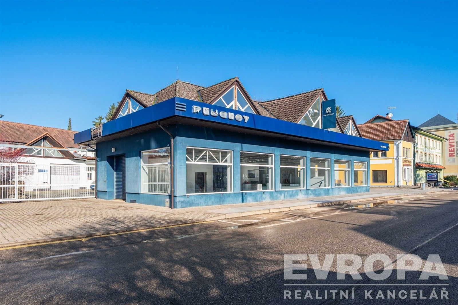 Prodej komerčního prostoru 1800 m² - foto 1