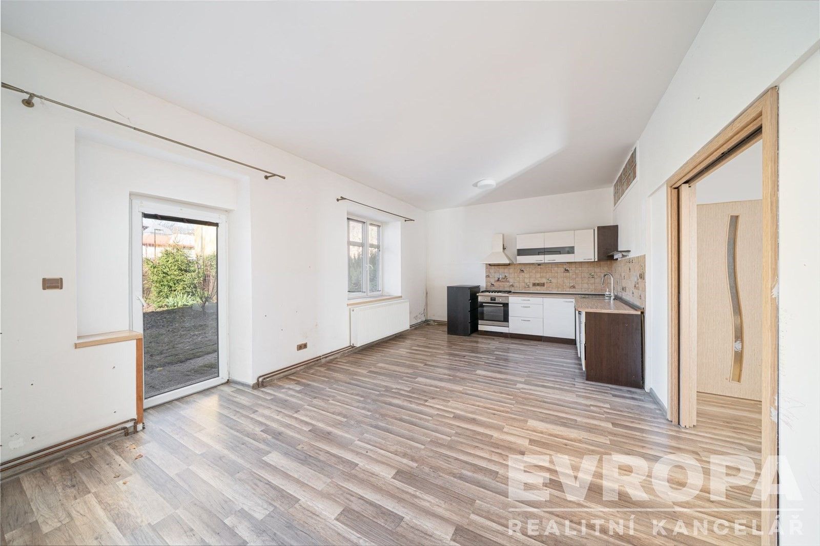 Prodej komerčního prostoru 1800 m² - foto 11
