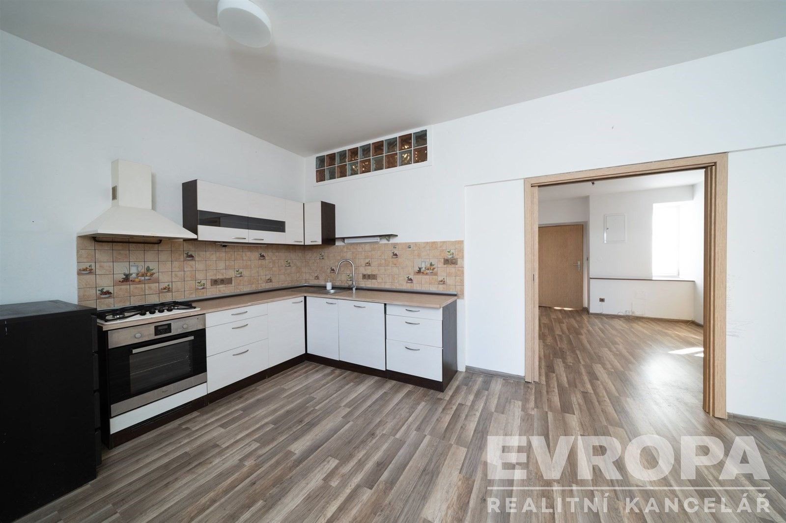 Prodej komerčního prostoru 1800 m² - foto 12