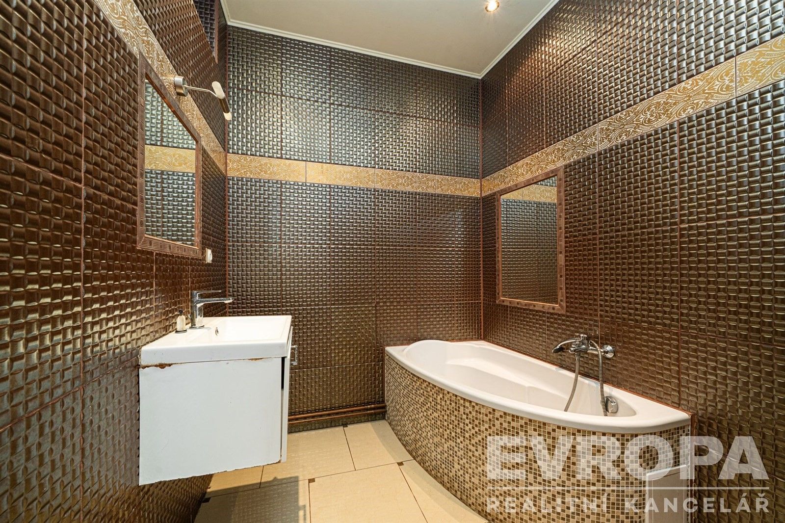 Prodej komerčního prostoru 1800 m² - foto 13
