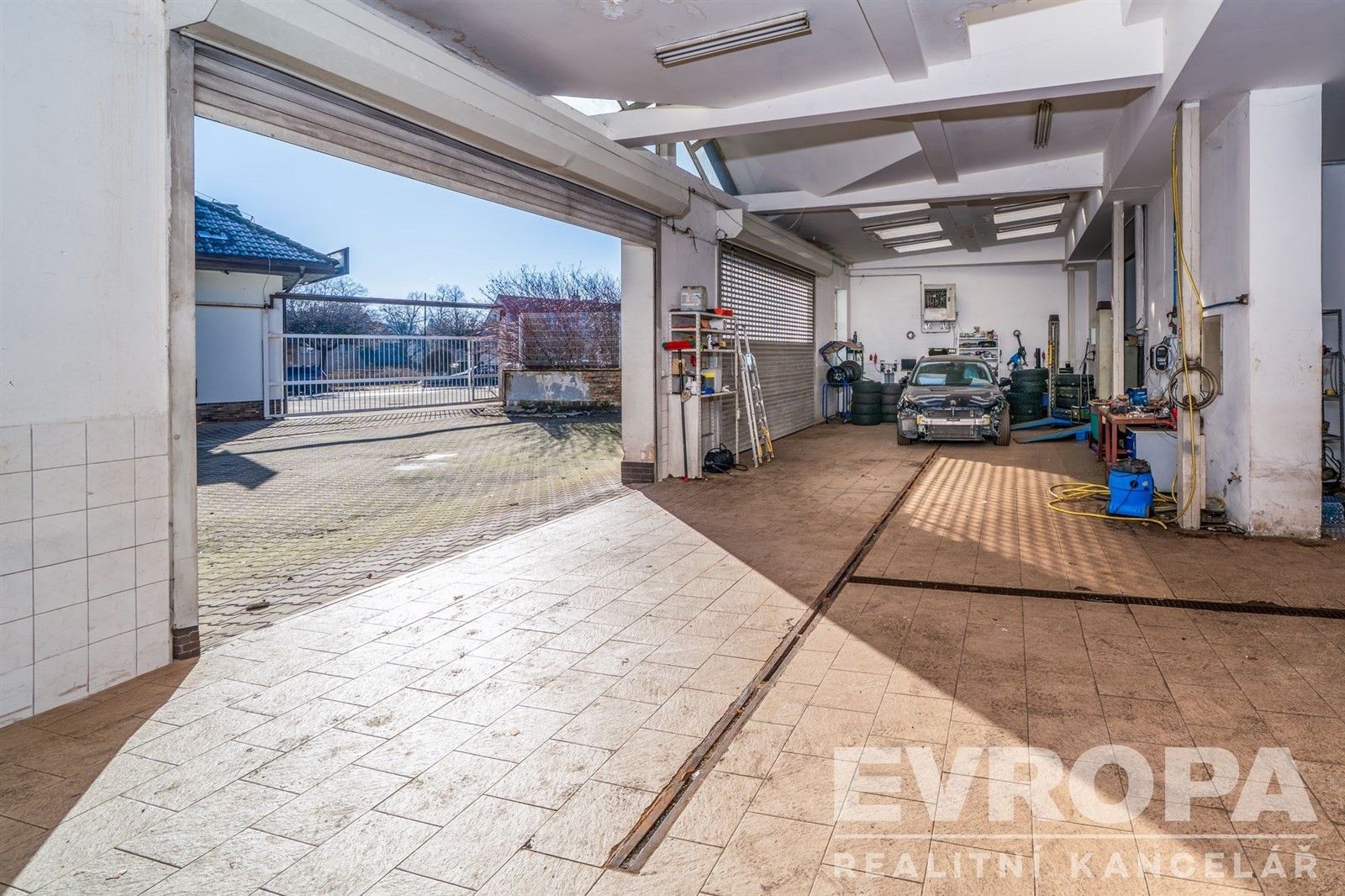 Prodej komerčního prostoru 1800 m² - foto 20