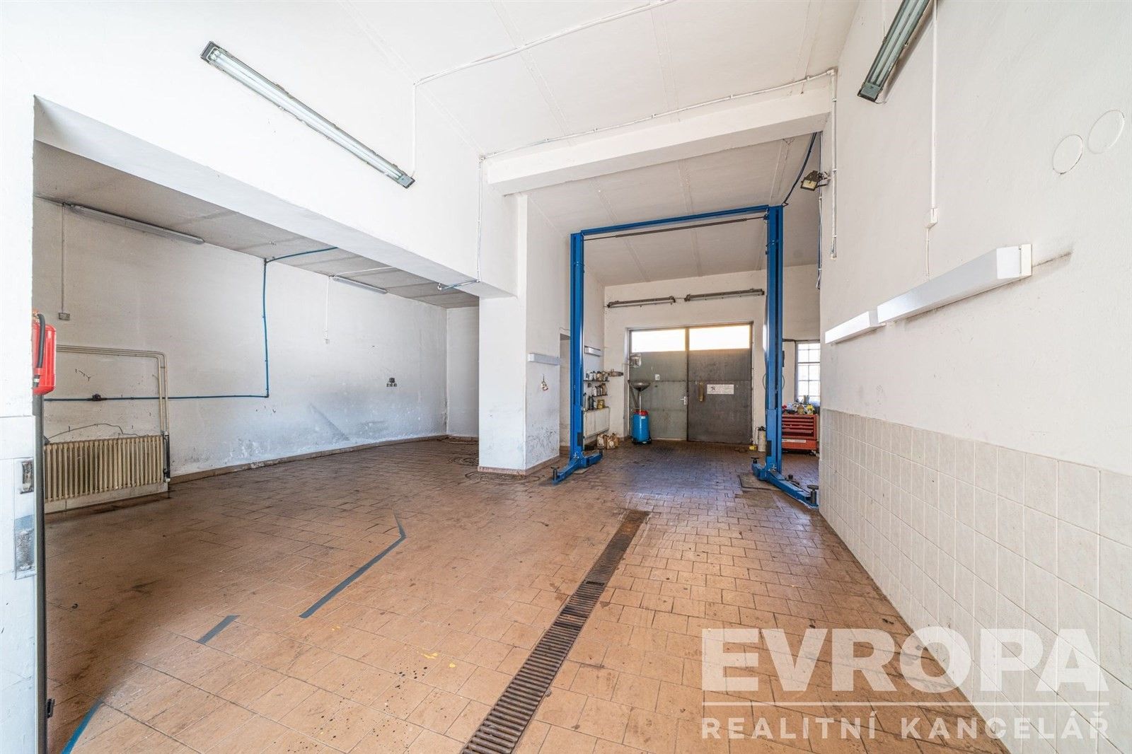 Prodej komerčního prostoru 1800 m² - foto 22