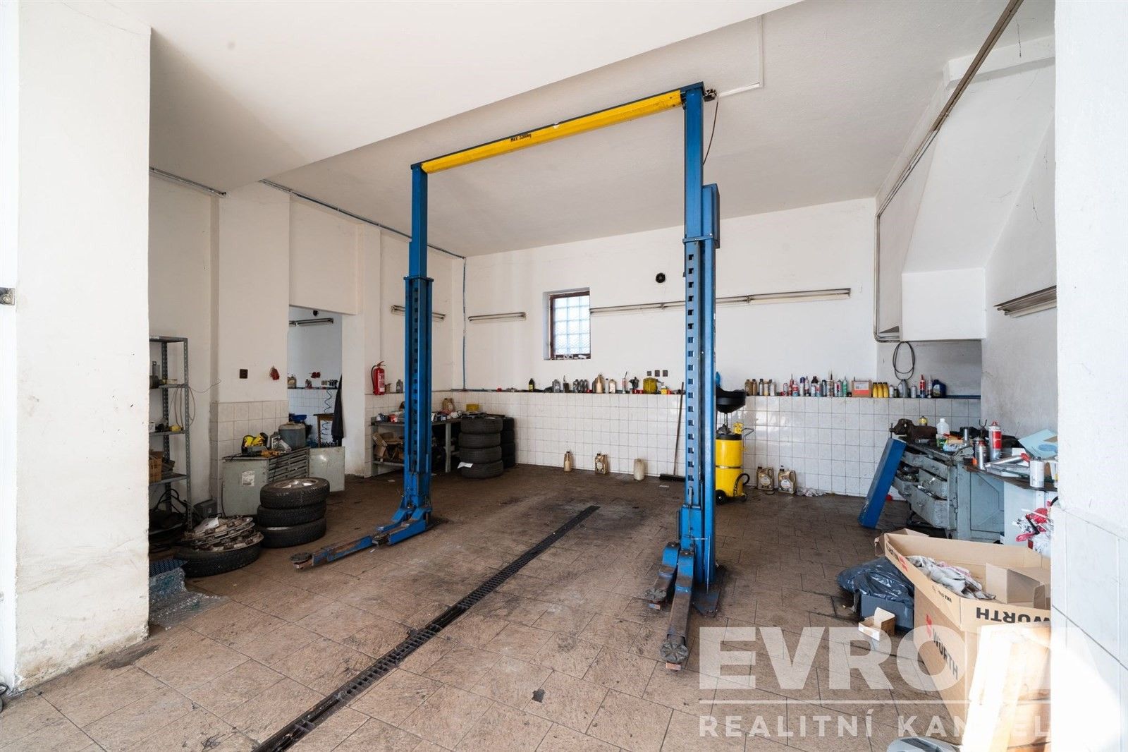 Prodej komerčního prostoru 1800 m² - foto 21