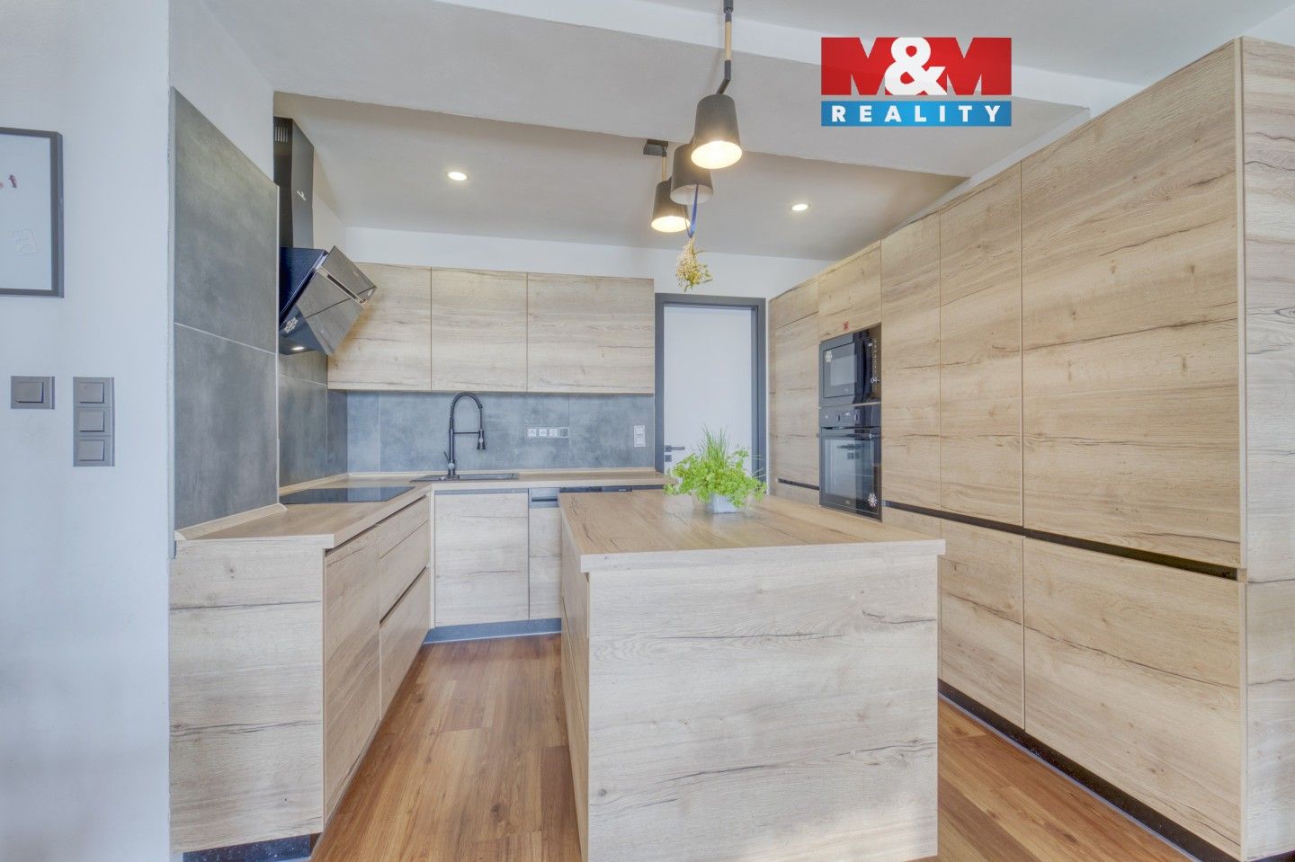 Prodej bytu 4+kk 74 m² - foto 1