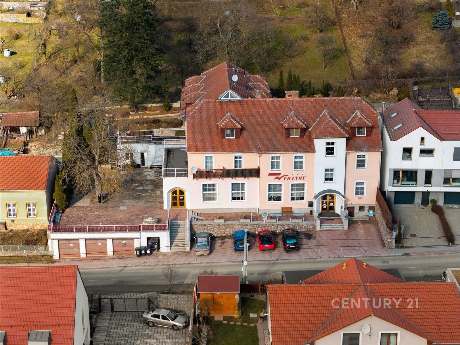 Prodej komerčního prostoru 930 m² - foto 2
