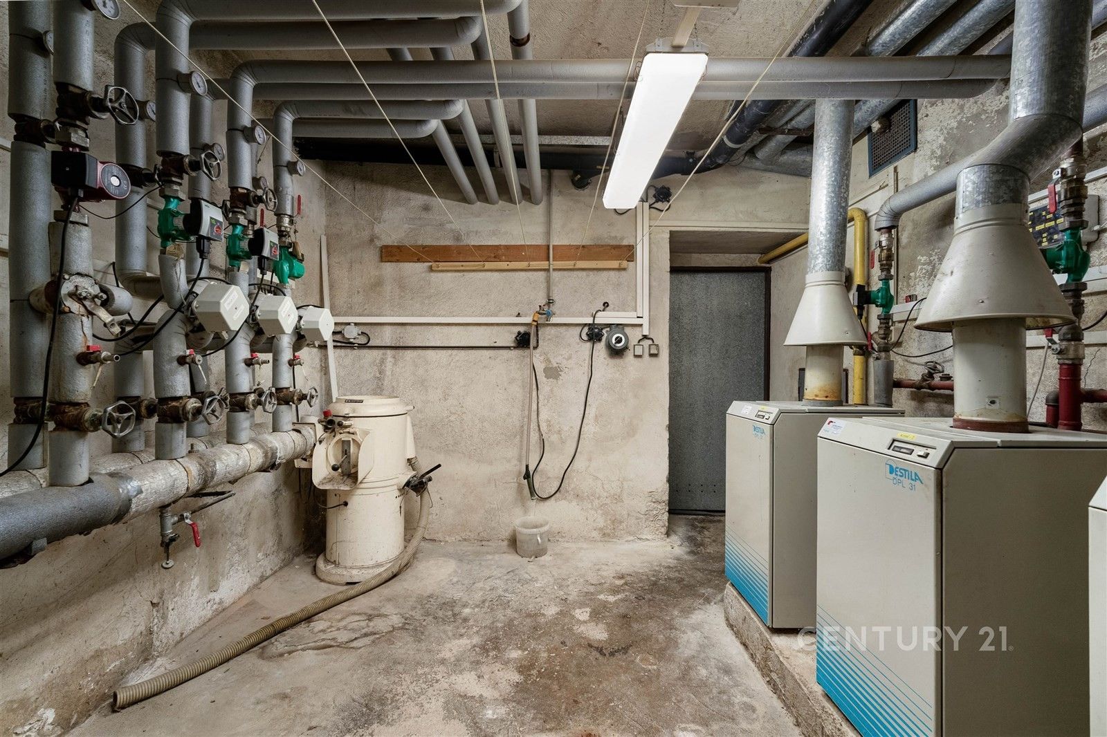 Prodej komerčního prostoru 930 m² - foto 18