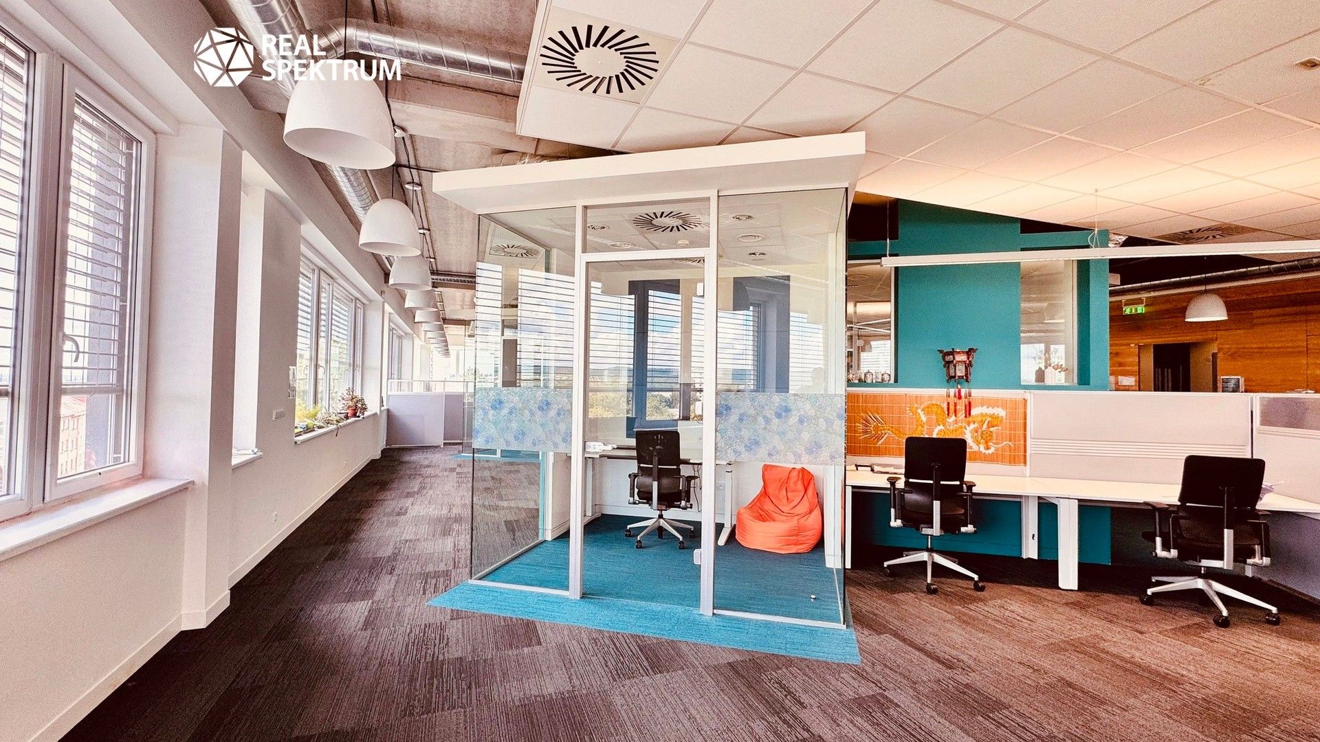 Pronájem komerčního prostoru 539 m² - foto 2