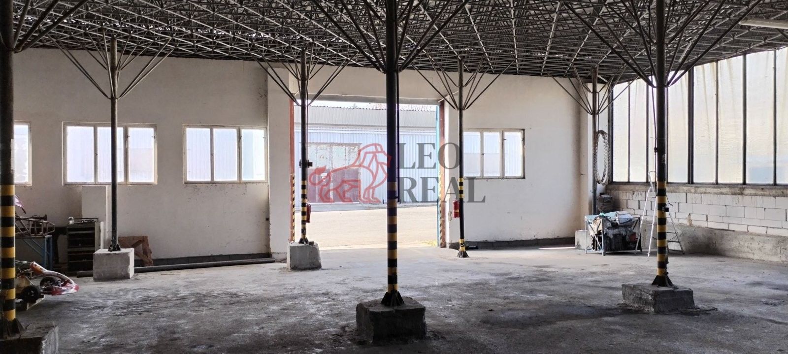 Pronájem komerčního prostoru 828 m² - foto 4