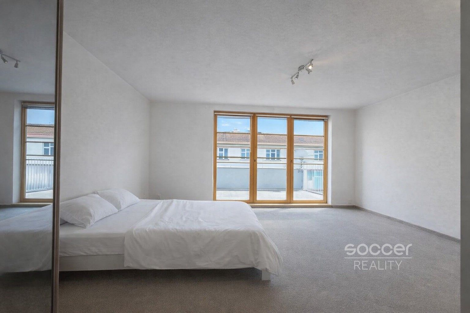 Pronájem bytu 1+kk 40 m² - foto 1