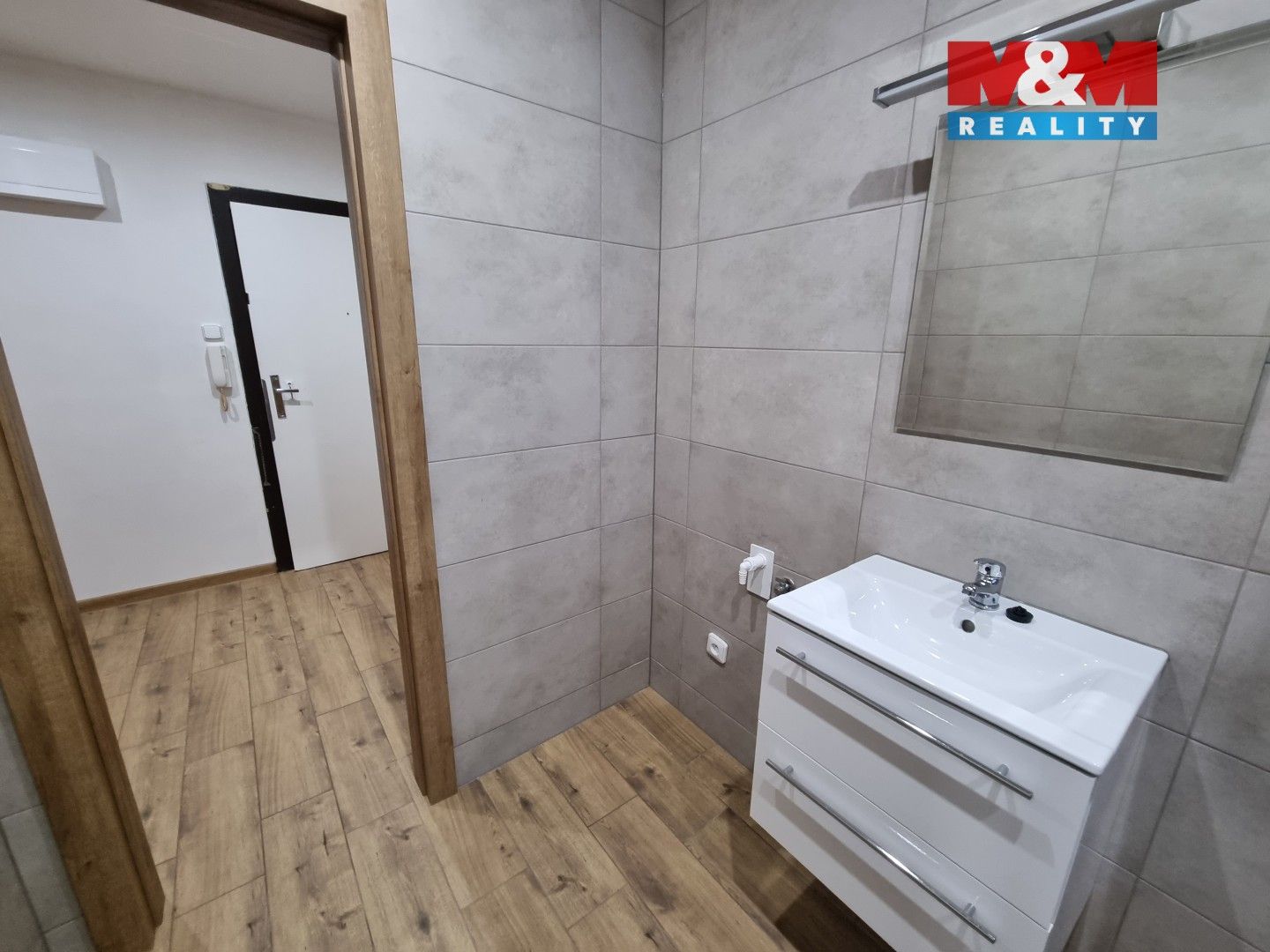 Pronájem bytu 1+1 60 m² - foto 12