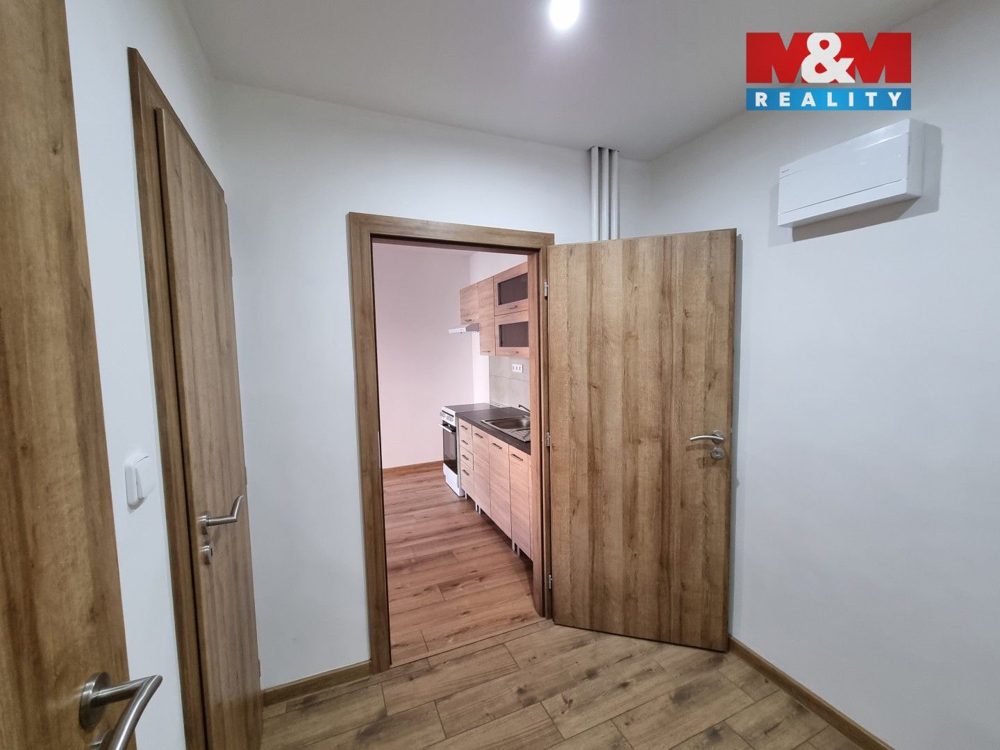 Pronájem bytu 1+1 60 m² - foto 16