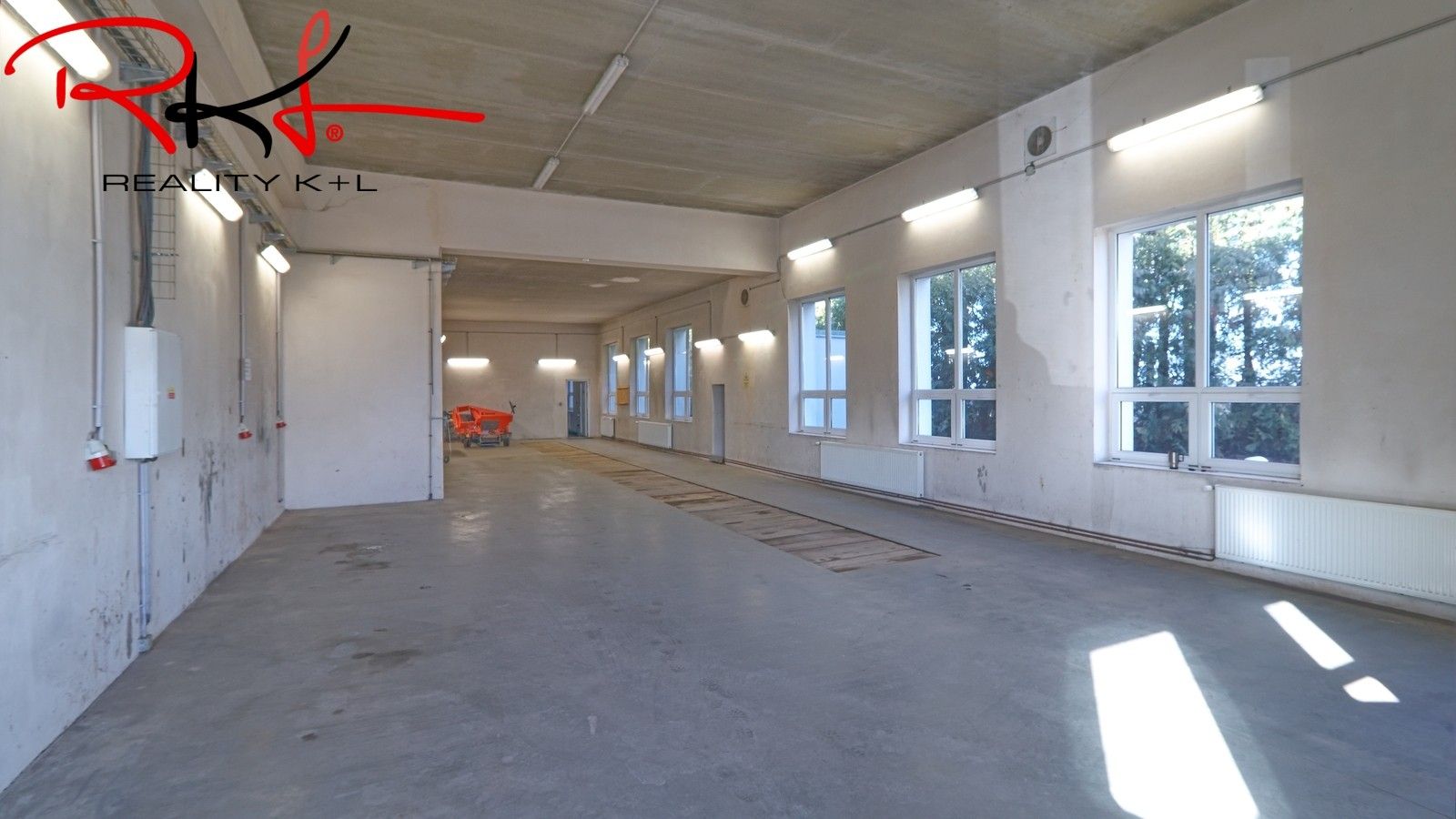 Pronájem komerčního prostoru 198 m² - foto 2